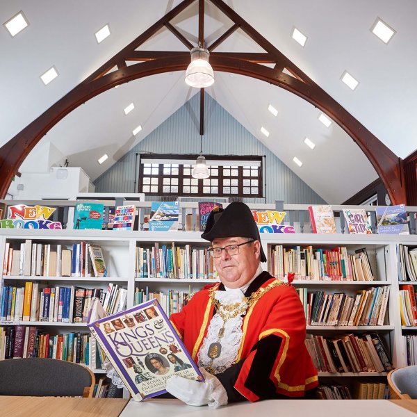 Library_Opening_SJ_013  © Licensed to simonjacobs.com. 07/02/2019 Northwood, UK.
The Mayor of Hillingdon Cllr John Morgan visits Northwood College for Girls to see the newly refurbished library.
Photo credit: Simon Jacobs